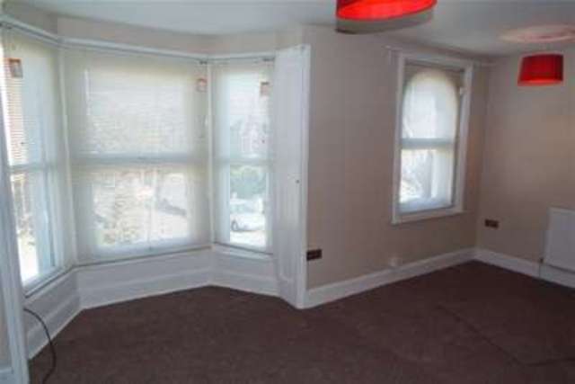  Image of 2 bedroom Maisonette to rent in Victoria Road Cowes PO31 at Cowes, PO31 7JQ