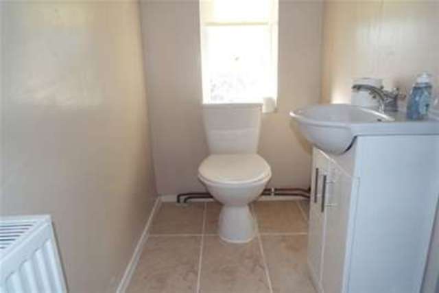  Image of 2 bedroom Maisonette to rent in Victoria Road Cowes PO31 at Cowes, PO31 7JQ
