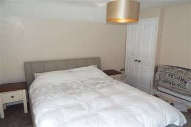  Image of 2 bedroom Maisonette to rent in Victoria Road Cowes PO31 at Cowes, PO31 7JQ