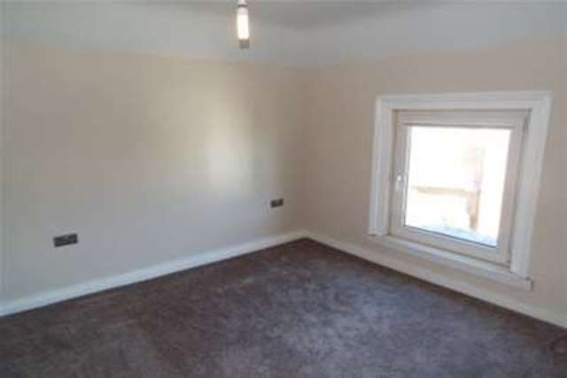  Image of 2 bedroom Maisonette to rent in Victoria Road Cowes PO31 at Cowes, PO31 7JQ