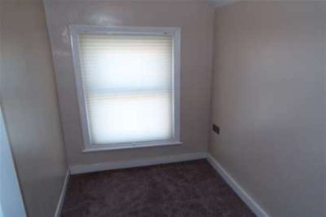  Image of 2 bedroom Maisonette to rent in Victoria Road Cowes PO31 at Cowes, PO31 7JQ