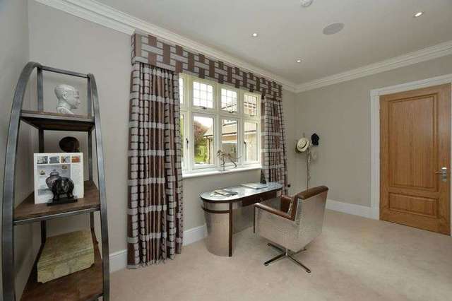  Image of 5 bedroom Detached house for sale in Hurst Drive Walton on the Hill Tadworth KT20 at Hurst Drive Walton on the Hill Walton on the Hill, KT20 7QU