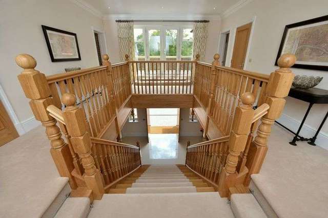  Image of 5 bedroom Detached house for sale in Hurst Drive Walton on the Hill Tadworth KT20 at Hurst Drive Walton on the Hill Walton on the Hill, KT20 7QU