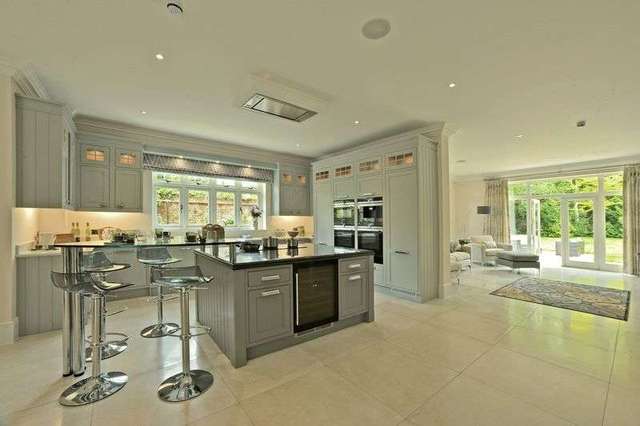  Image of 5 bedroom Detached house for sale in Hurst Drive Walton on the Hill Tadworth KT20 at Hurst Drive Walton on the Hill Walton on the Hill, KT20 7QU