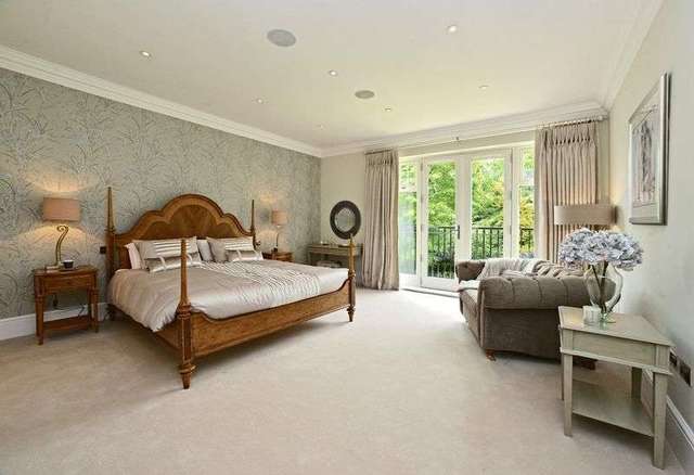  Image of 5 bedroom Detached house for sale in Hurst Drive Walton on the Hill Tadworth KT20 at Hurst Drive Walton on the Hill Walton on the Hill, KT20 7QU