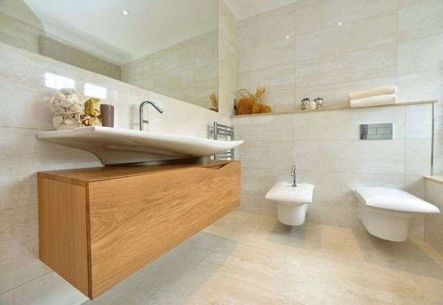  Image of 5 bedroom Detached house for sale in Hurst Drive Walton on the Hill Tadworth KT20 at Hurst Drive Walton on the Hill Walton on the Hill, KT20 7QU