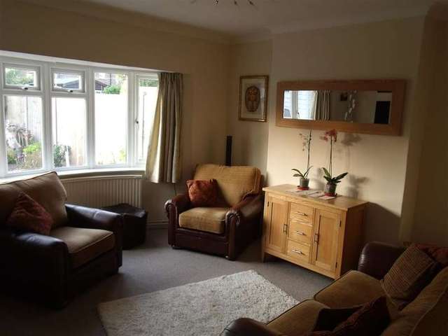  Image of 2 bedroom Bungalow for sale in Warren Drive Broadstairs CT10 at Broadstairs Kent Broadstairs, CT10 2RS