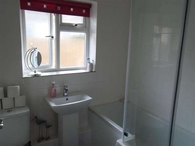  Image of 2 bedroom Bungalow for sale in Warren Drive Broadstairs CT10 at Broadstairs Kent Broadstairs, CT10 2RS
