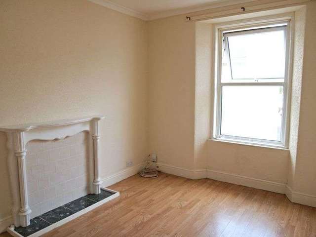  Image of 2 bedroom Flat to rent in Warren Road Torquay TQ2 at Warren Road  Torquay, TQ2 5TQ