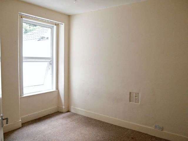  Image of 2 bedroom Flat to rent in Warren Road Torquay TQ2 at Warren Road  Torquay, TQ2 5TQ