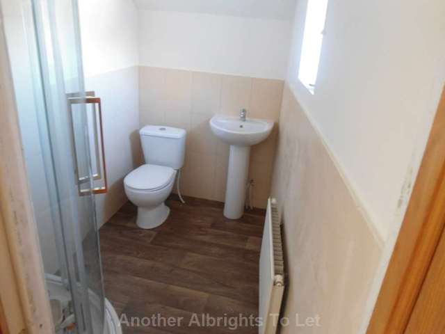  Image of 1 bedroom Flat to rent in Warwick Road Acocks Green Birmingham B27 at Warwick Road Acock`s Green Birmingham, B27 6BS