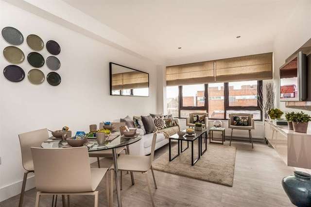  Image of 1 bedroom Flat to rent in Clarendon Road Watford WD17 at 24 Clarendon Road Watford Watford, WD17 1JY