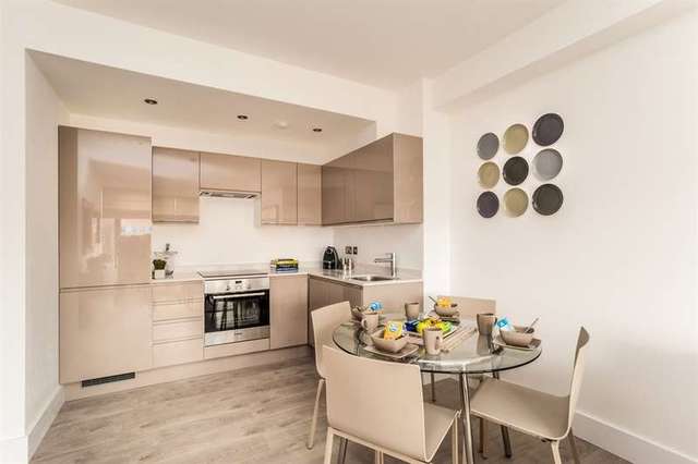  Image of 1 bedroom Flat to rent in Clarendon Road Watford WD17 at 24 Clarendon Road Watford Watford, WD17 1JY