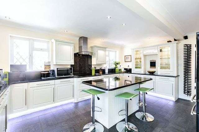  Image of 4 bedroom Detached house for sale in Henley Road Marlow SL7 at Henley Road  Marlow, SL7 2DF