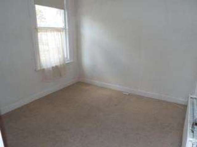  Image of 2 bedroom Flat for sale in Shakespeare Drive Westcliff-on-Sea SS0 at Westcliff-on-Sea Essex Prittlewell, SS0 9AA