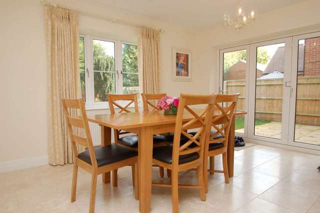  Image of 4 bedroom Detached house to rent in Wheatfield Chinnor OX39 at Wheatfield  Chinnor, OX39 4DQ