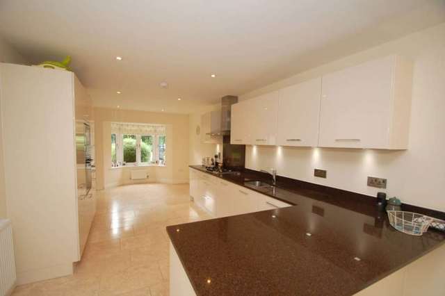  Image of 4 bedroom Detached house to rent in Wheatfield Chinnor OX39 at Wheatfield  Chinnor, OX39 4DQ