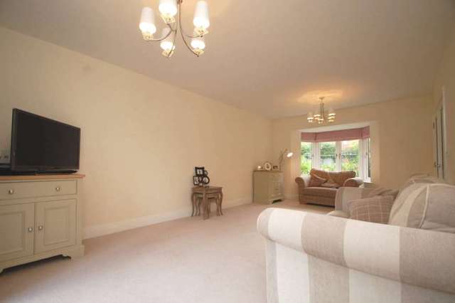  Image of 4 bedroom Detached house to rent in Wheatfield Chinnor OX39 at Wheatfield  Chinnor, OX39 4DQ