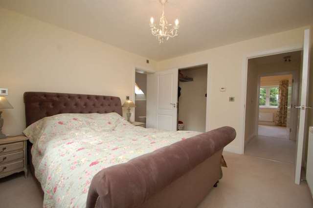  Image of 4 bedroom Detached house to rent in Wheatfield Chinnor OX39 at Wheatfield  Chinnor, OX39 4DQ