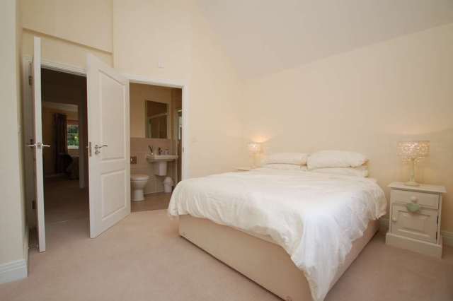  Image of 4 bedroom Detached house to rent in Wheatfield Chinnor OX39 at Wheatfield  Chinnor, OX39 4DQ