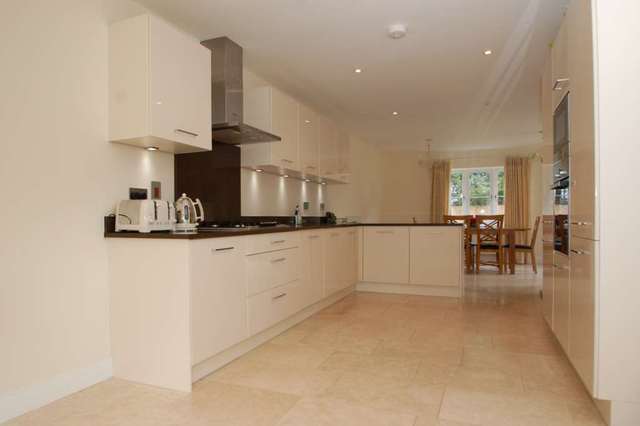  Image of 4 bedroom Detached house to rent in Wheatfield Chinnor OX39 at Wheatfield  Chinnor, OX39 4DQ