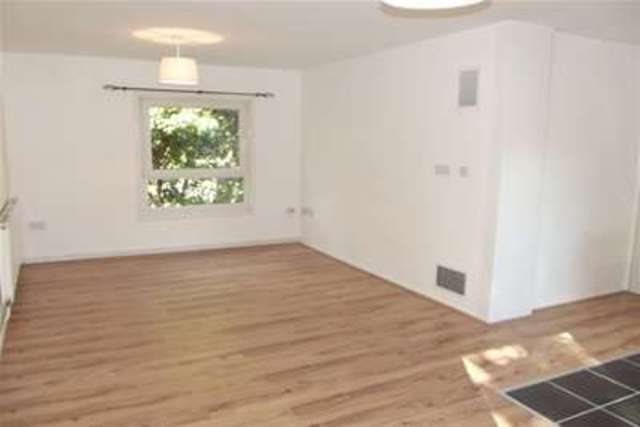  Image of 1 bedroom Flat to rent in Wilmington Gardens Nottingham NG5 at Nottingham, NG5 6EU