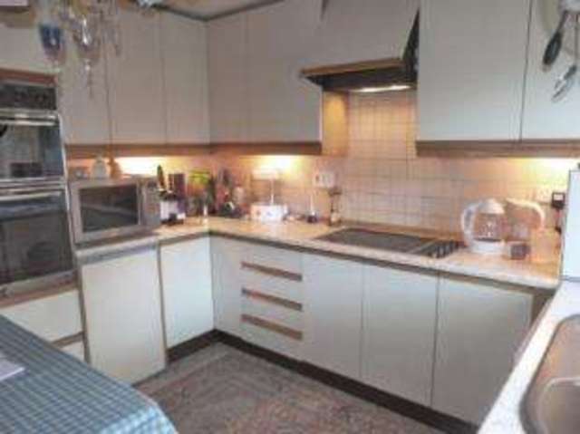 Image of 4 bedroom Detached house for sale in Windmill Close Buckingham MK18 at Buckingham Buckinghamshire Buckingham, MK18 7BJ