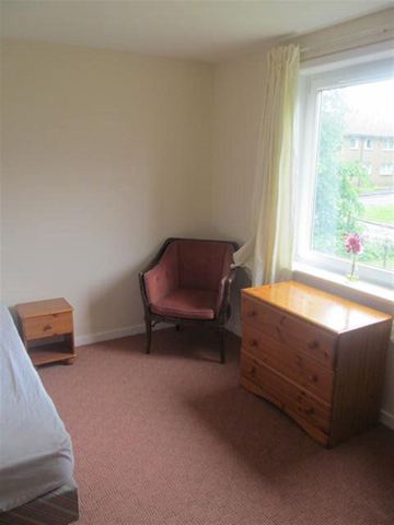  Image of 2 bedroom Flat to rent in Wiston Place Dundee DD2 at Lochee East Dundee Dundee, DD2 3JS