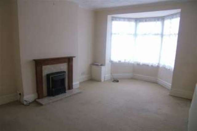 Image of 2 bedroom Terraced house to rent in Wood Lane Castleford WF10 at Castleford, WF10 5PQ
