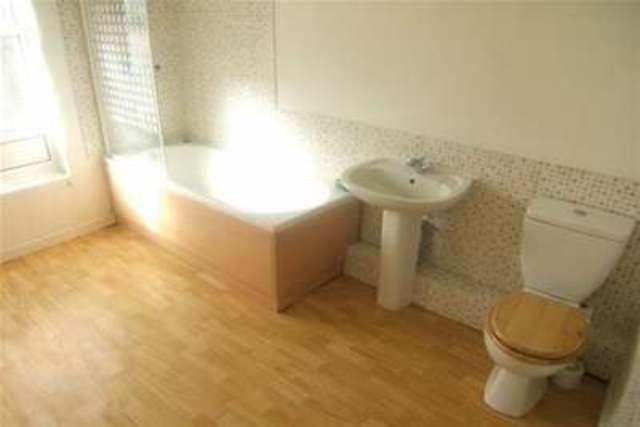 Image of 2 bedroom Terraced house to rent in Wood Lane Castleford WF10 at Castleford, WF10 5PQ