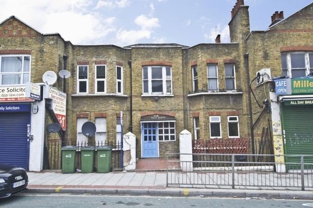  Image of 2 bedroom Flat for sale in Woolwich Road London SE7 at Woolwich Road  Charlton, SE7 8LL