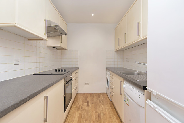  Image of 2 bedroom Flat to rent in Canfield Place London NW6 at Swiss Cottage  Hampstead, NW6 3BT