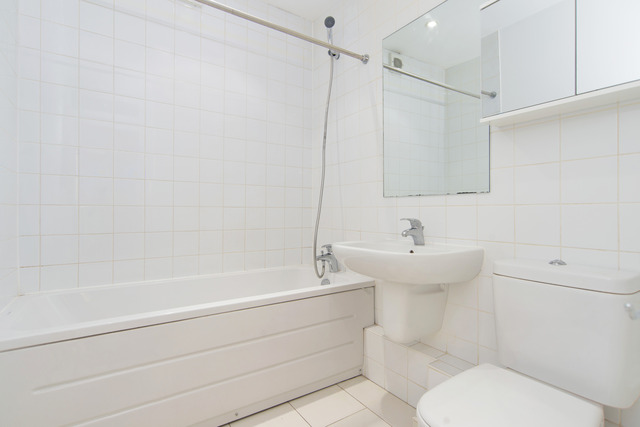  Image of 2 bedroom Flat to rent in Canfield Place London NW6 at Swiss Cottage  Hampstead, NW6 3BT