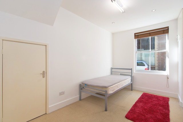  Image of 2 bedroom Flat to rent in Canfield Place London NW6 at Swiss Cottage  Hampstead, NW6 3BT