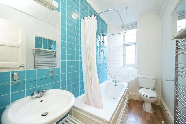  Image of Flat to rent in College Crescent London NW3 at College Crescent Swiss Cottage Belsize Park, NW3 5DR