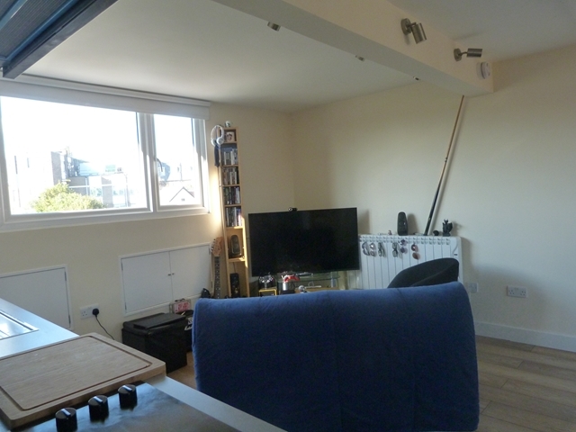  Image of Studio flat to rent in Albert Road Mitcham CR4 at Albert road  Mitcham, CR4 4AL