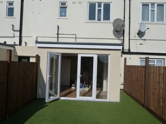  Image of 2 bedroom Flat to rent in Martin Way Morden SM4 at Martin Way  Morden, SM4 4AJ