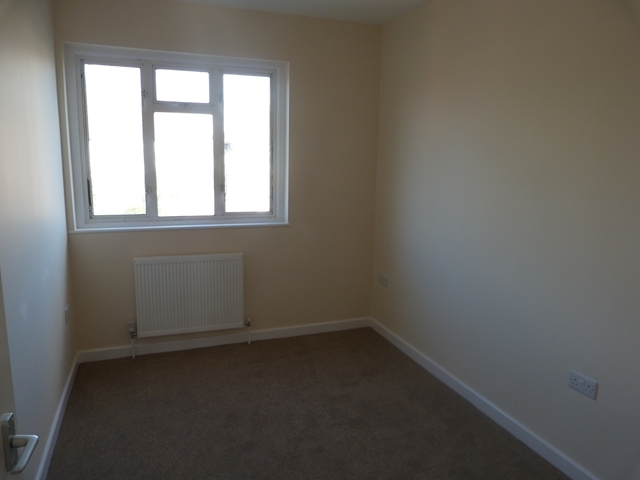  Image of 2 bedroom Flat to rent in Martin Way Morden SM4 at Martin Way  Morden, SM4 4AJ