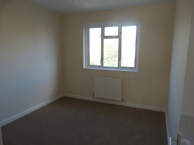  Image of 2 bedroom Flat to rent in Martin Way Morden SM4 at Martin Way  Morden, SM4 4AJ