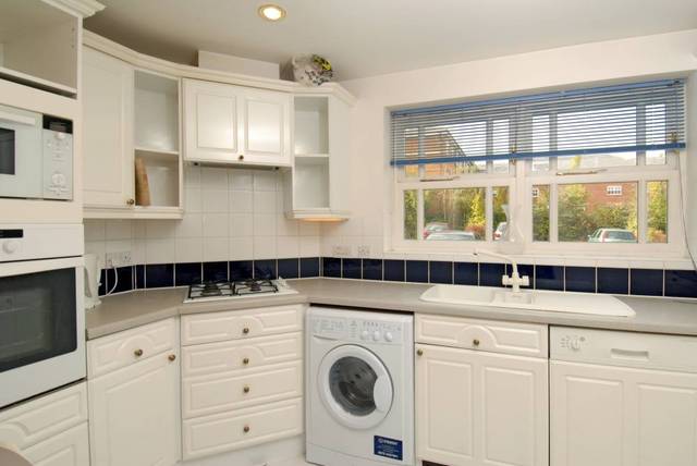 Image of 2 bedroom Ground Flat to rent in Elderfield Place London SW17 at Elderfield Place  Heritage Park, SW17 6EB