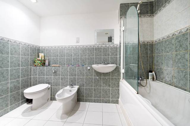 Image of 2 bedroom Ground Flat to rent in Elderfield Place London SW17 at Elderfield Place  Heritage Park, SW17 6EB