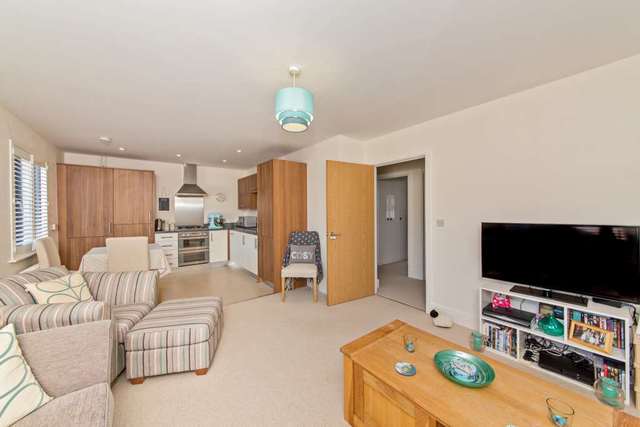 Image of 2 bedroom Apartment for sale in Stag Lane Berkhamsted HP4 at Dell Court Stag Lane Berkhamsted, HP4 1FL