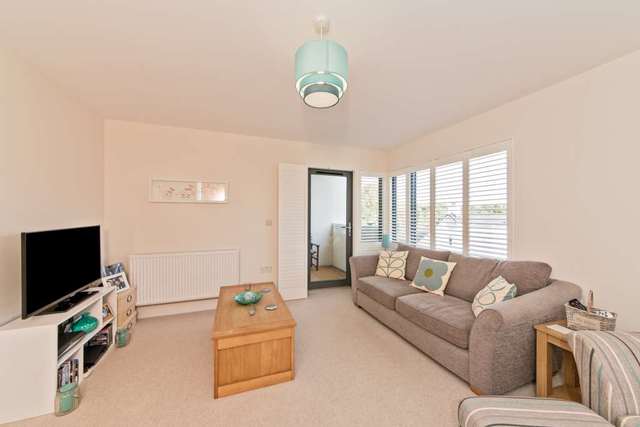  Image of 2 bedroom Apartment for sale in Stag Lane Berkhamsted HP4 at Dell Court Stag Lane Berkhamsted, HP4 1FL