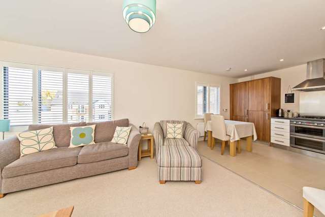  Image of 2 bedroom Apartment for sale in Stag Lane Berkhamsted HP4 at Dell Court Stag Lane Berkhamsted, HP4 1FL