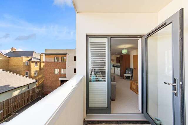  Image of 2 bedroom Apartment for sale in Stag Lane Berkhamsted HP4 at Dell Court Stag Lane Berkhamsted, HP4 1FL