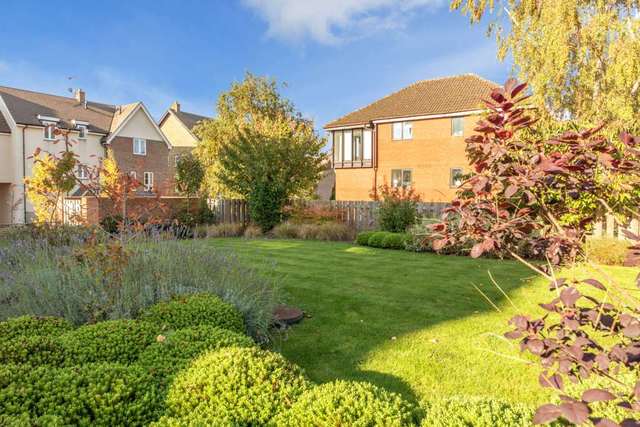  Image of 2 bedroom Apartment for sale in Stag Lane Berkhamsted HP4 at Dell Court Stag Lane Berkhamsted, HP4 1FL