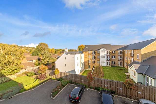  Image of 2 bedroom Apartment for sale in Stag Lane Berkhamsted HP4 at Dell Court Stag Lane Berkhamsted, HP4 1FL