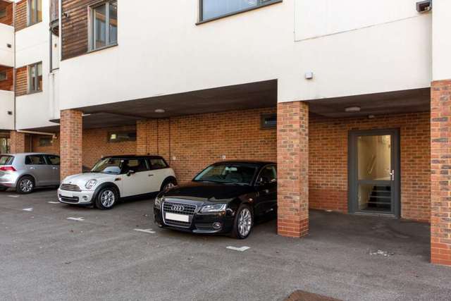  Image of 2 bedroom Apartment for sale in Stag Lane Berkhamsted HP4 at Dell Court Stag Lane Berkhamsted, HP4 1FL
