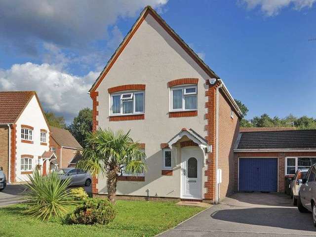  Image of 3 bedroom Detached house for sale in Wantage Close Maidenbower Crawley RH10 at Wantage Close Maidenbower Crawley, RH10 7NU