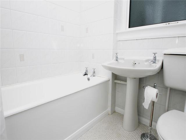  Image of 2 bedroom Flat to rent in West Craigs Crescent Edinburgh EH12 at Corstorphine Edinburgh Edinburgh, EH12 8NB